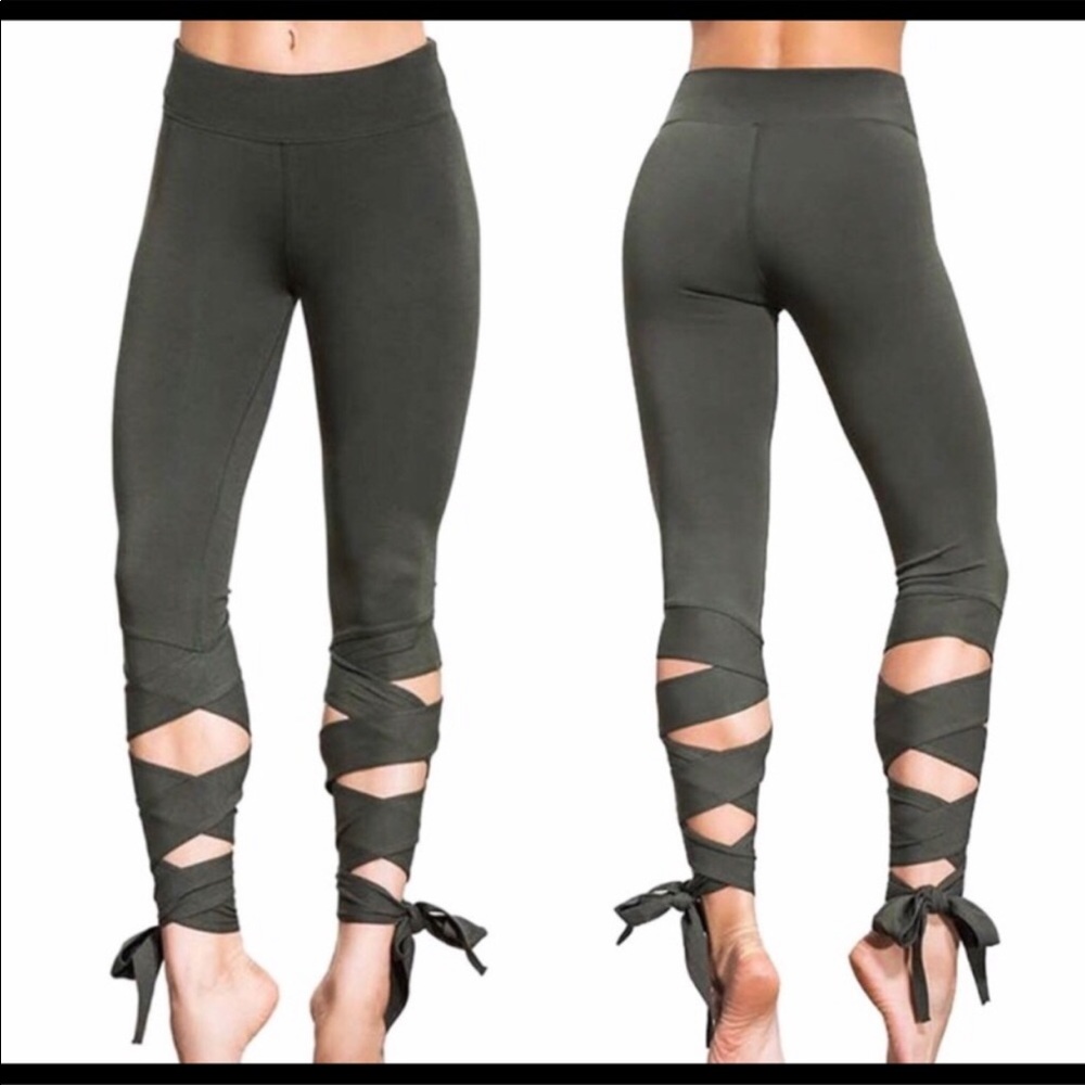 NWOT free people movement tie leggings olive. Xs